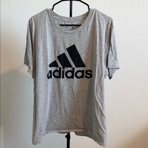 🌿 Adidas Men's Heather Gray Tee with Black Logo